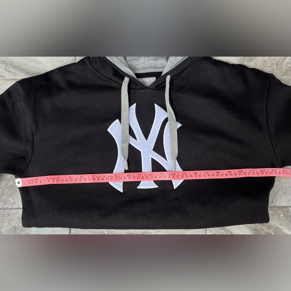 NWOT Black New York Yankees Hoodie - Picture 3 of 4